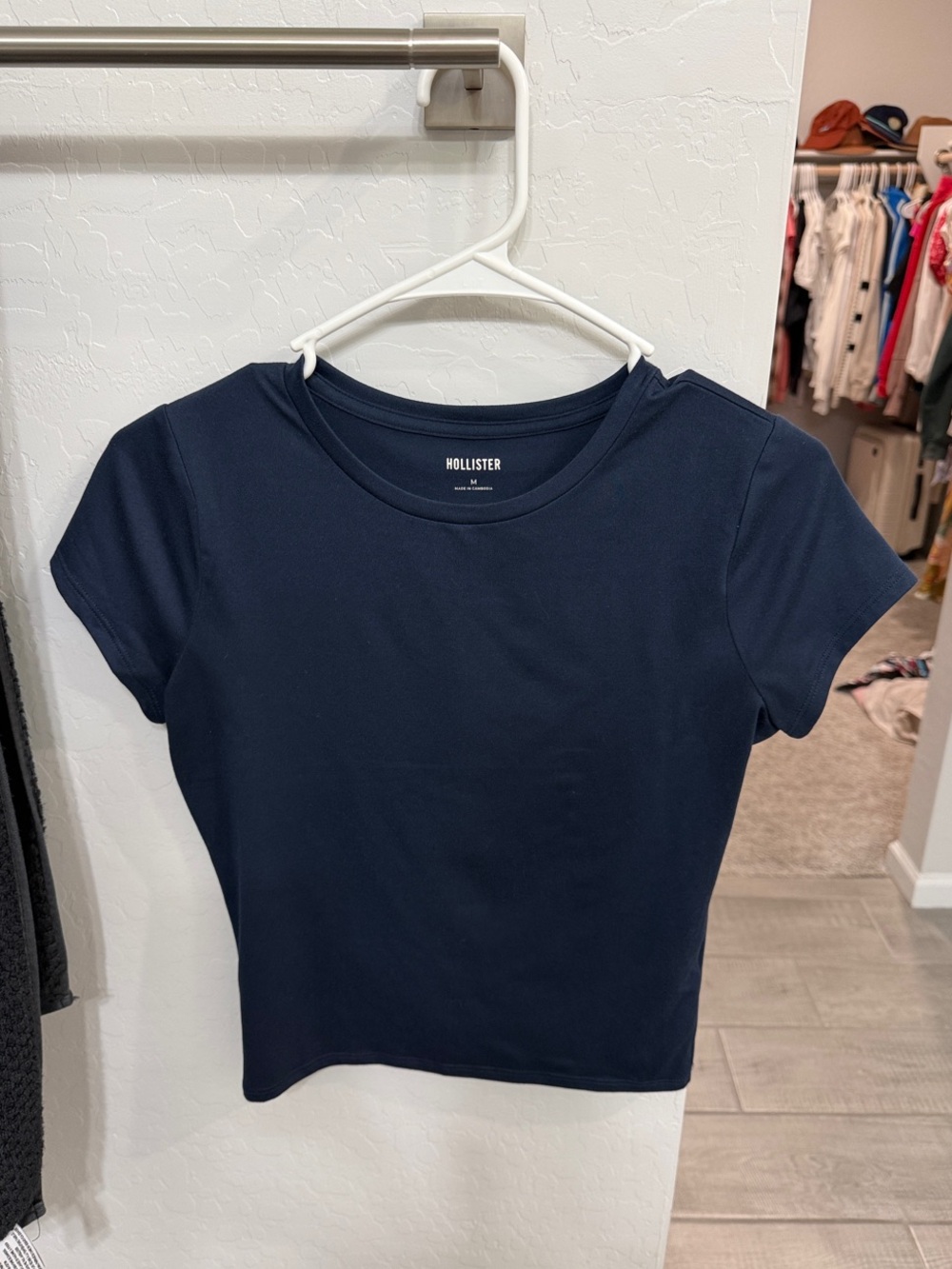 Hollister Navy Short Sleeve Crewneck Tee medium
